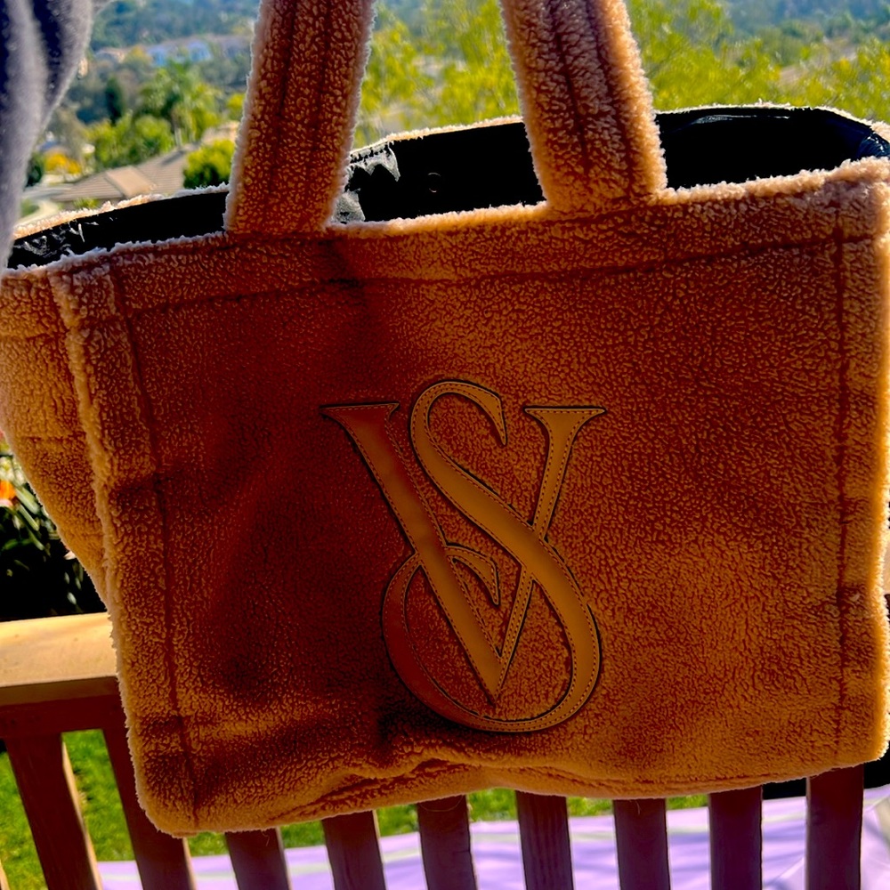 🌺🌸💐 VS Sherpa Tote 🌺🌹🌷